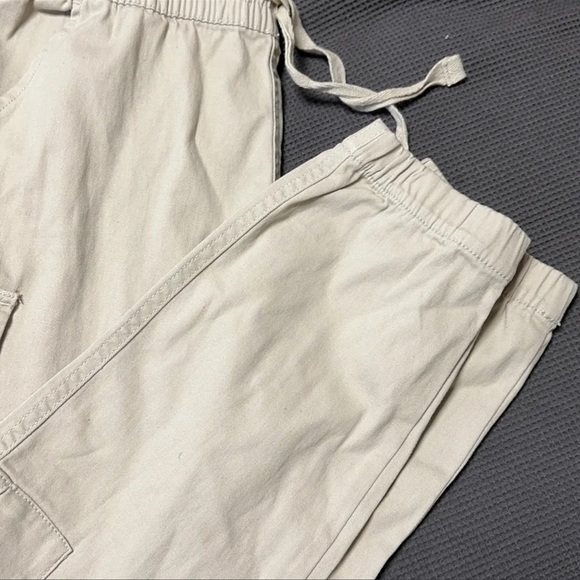 NWT Cargo Pants - Picture 3 of 4